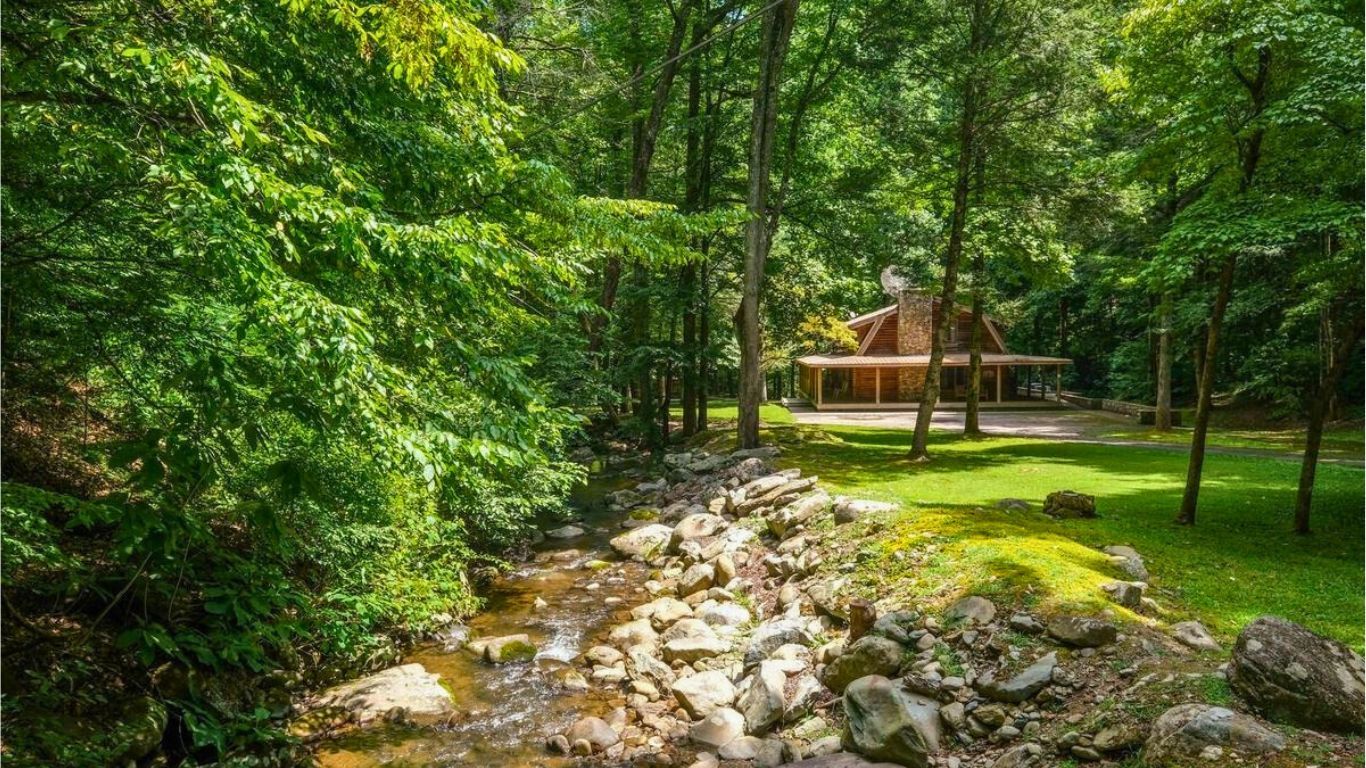 3 Of The Most Unique and Affordable Cabin Rentals in America