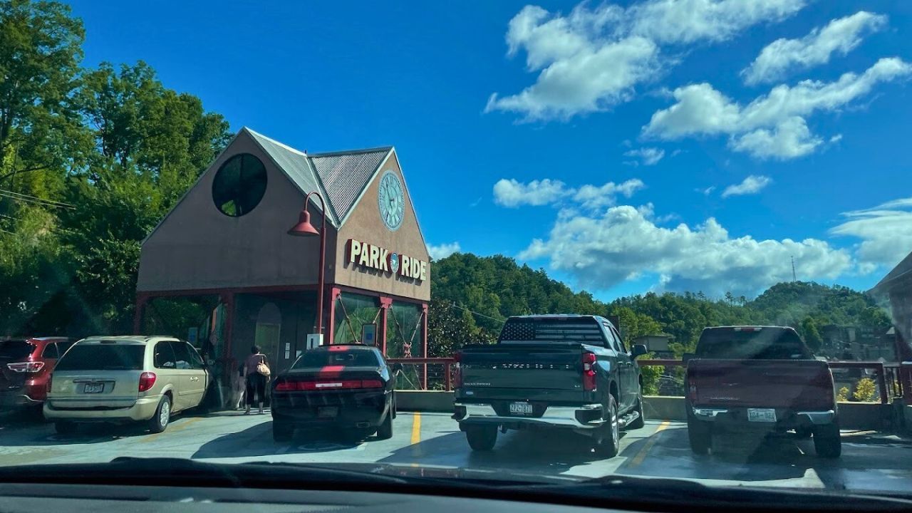 7 Essential Tips for Finding Free Parking in Gatlinburg