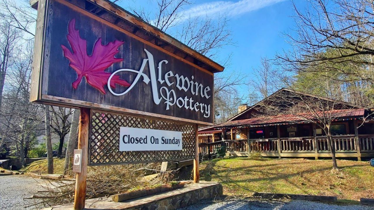 Holiday Shopping in Gatlinburg: Top 10 Spots to Find Unique Gifts