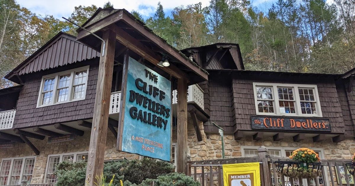 Exploring the Arts and Crafts Community of Gatlinburg in Winter