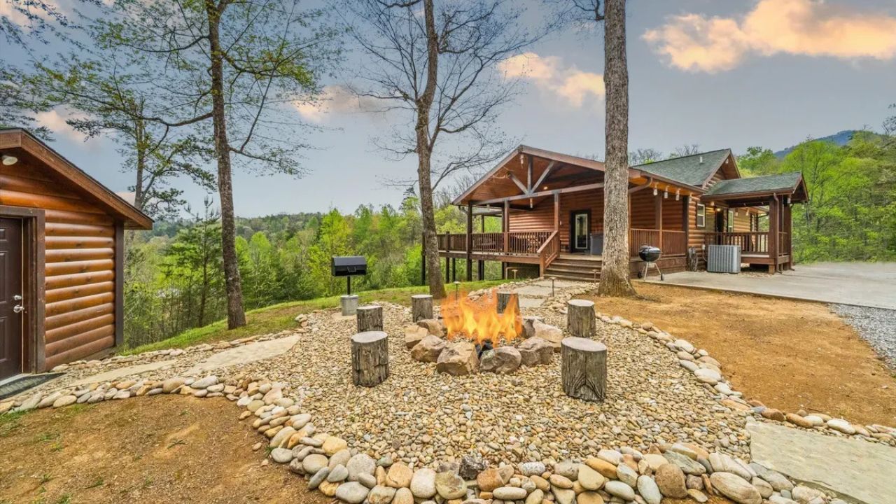 Spooky Stays: Best Cabin Rentals for a Halloween Getaway in Pigeon Forge