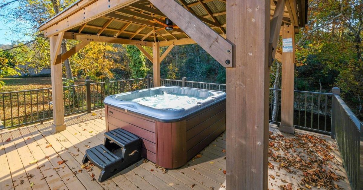 Cabins with Hot Tubs: Ultimate Winter Relaxation in the Smokies