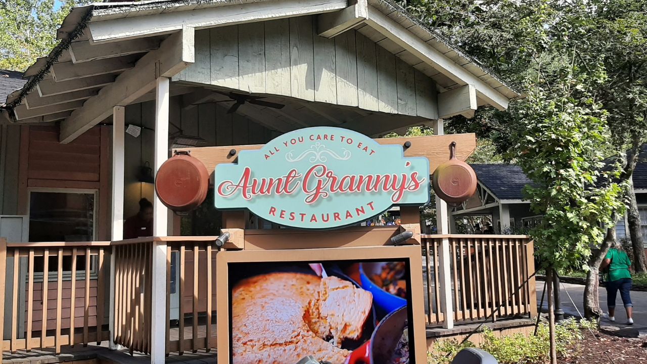 Top 6 Restaurants and Places to Eat at Dollywood