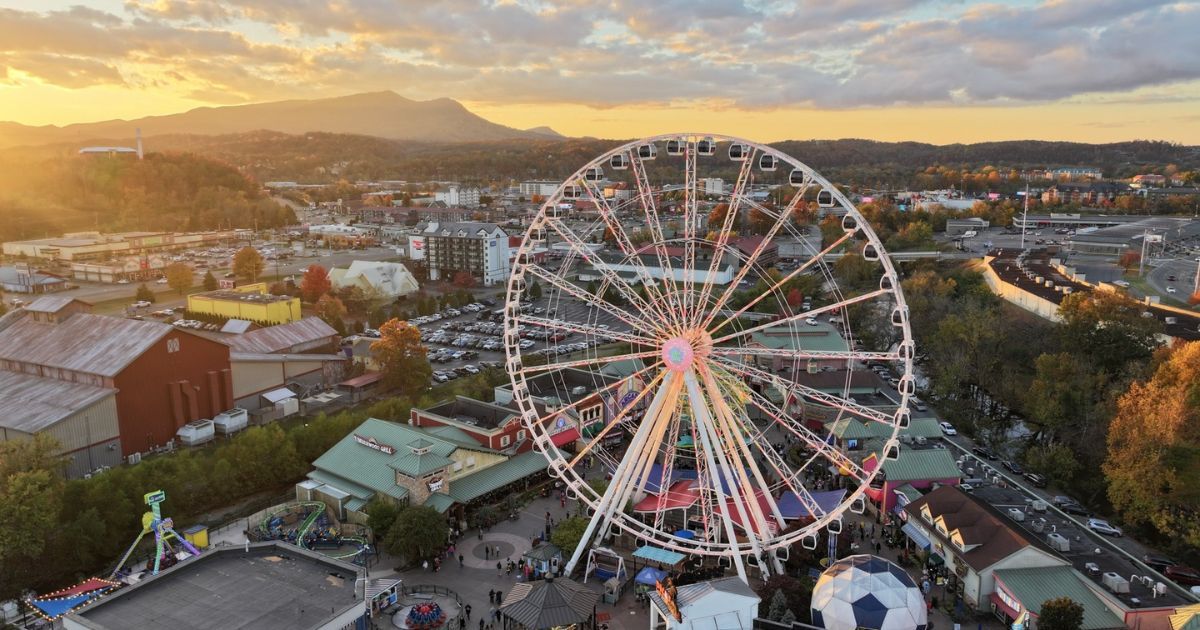 5 Best Nighttime Attractions in Pigeon Forge, TN for Families