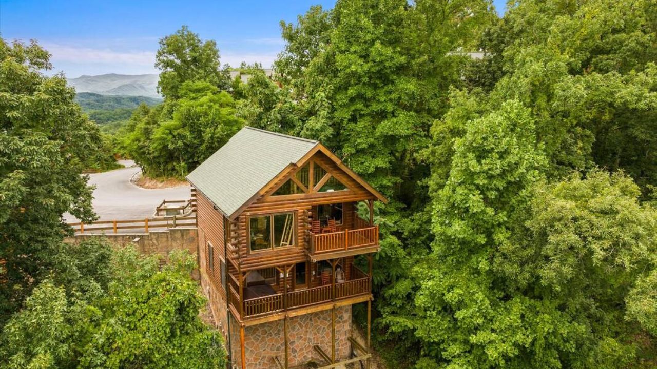 Top 8 Benefits of Staying in a Cabin Versus a Hotel