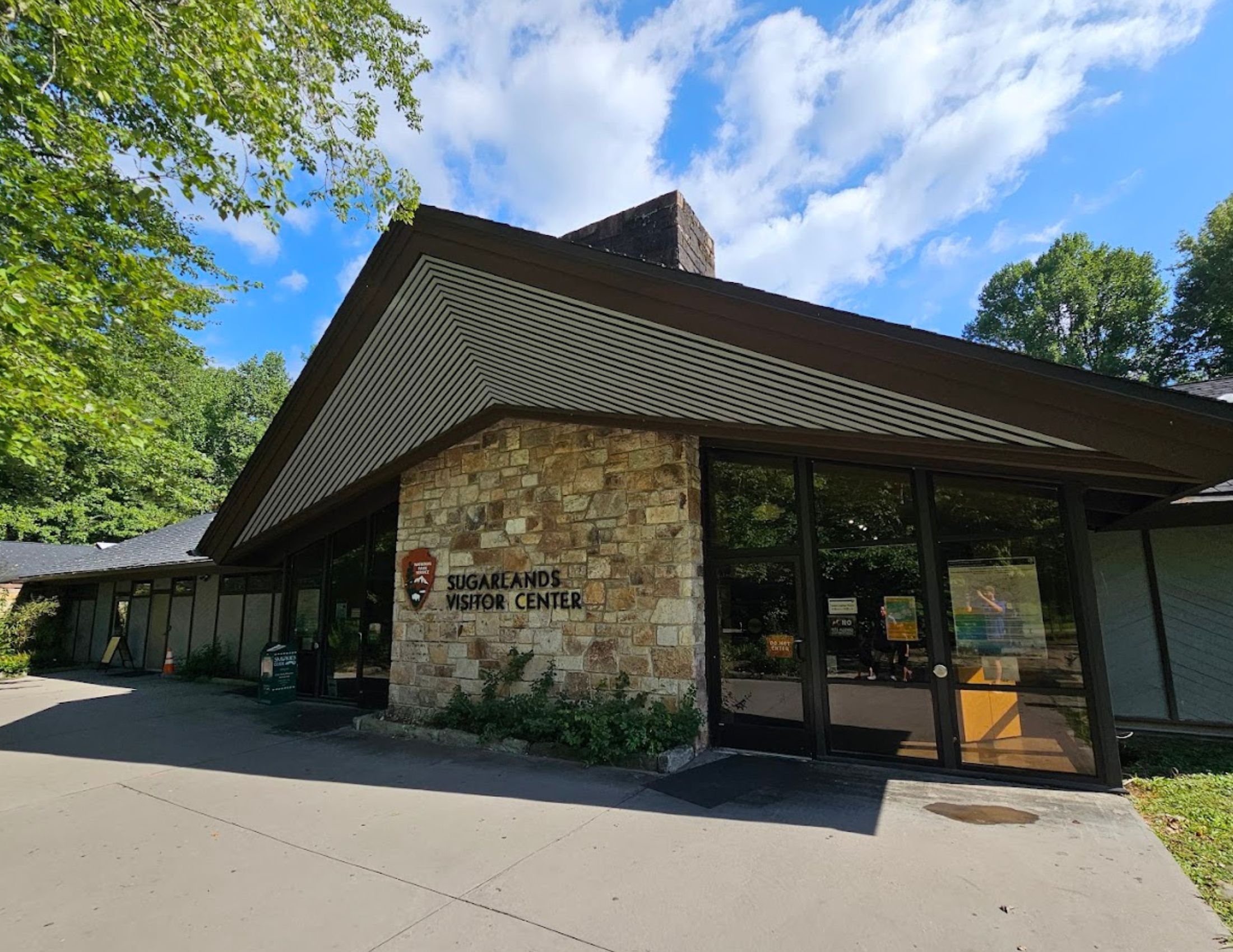 Sugarlands Visitor Center: Your Gateway to the Great Smoky Mountains