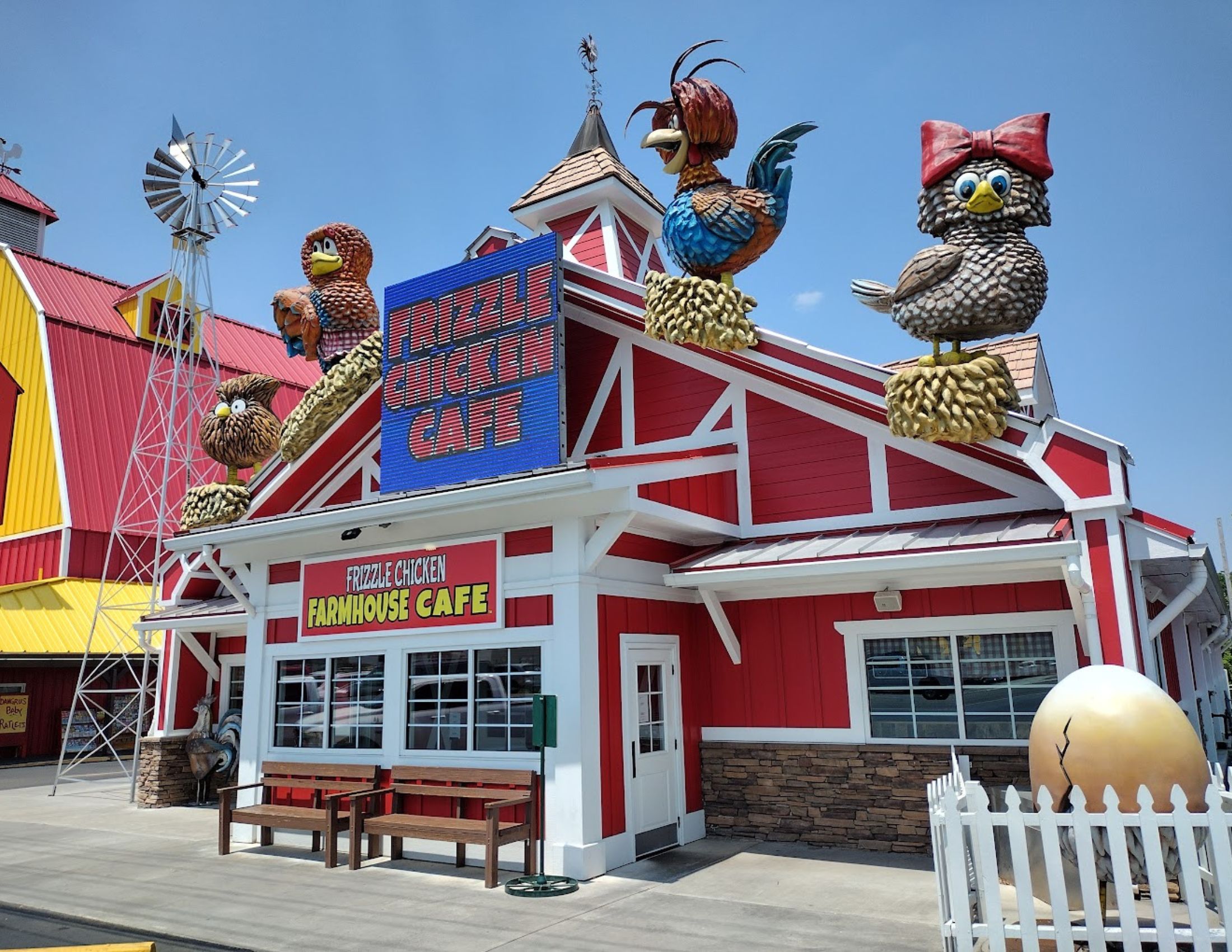 Frizzle Chicken Farmhouse Cafe in Pigeon Forge