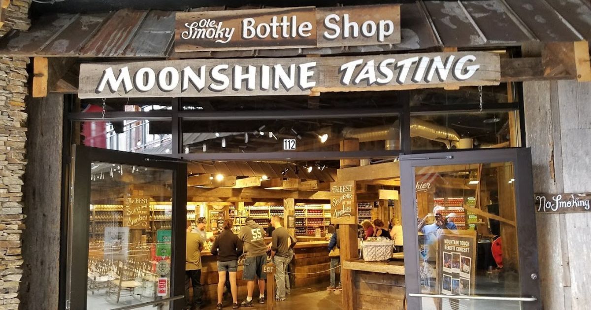 November Nights in Gatlinburg: Moonshine Tastings and Live Music