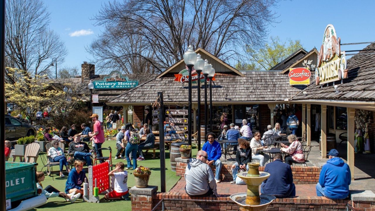 6 Most Popular Pigeon Forge Ice Cream Shops